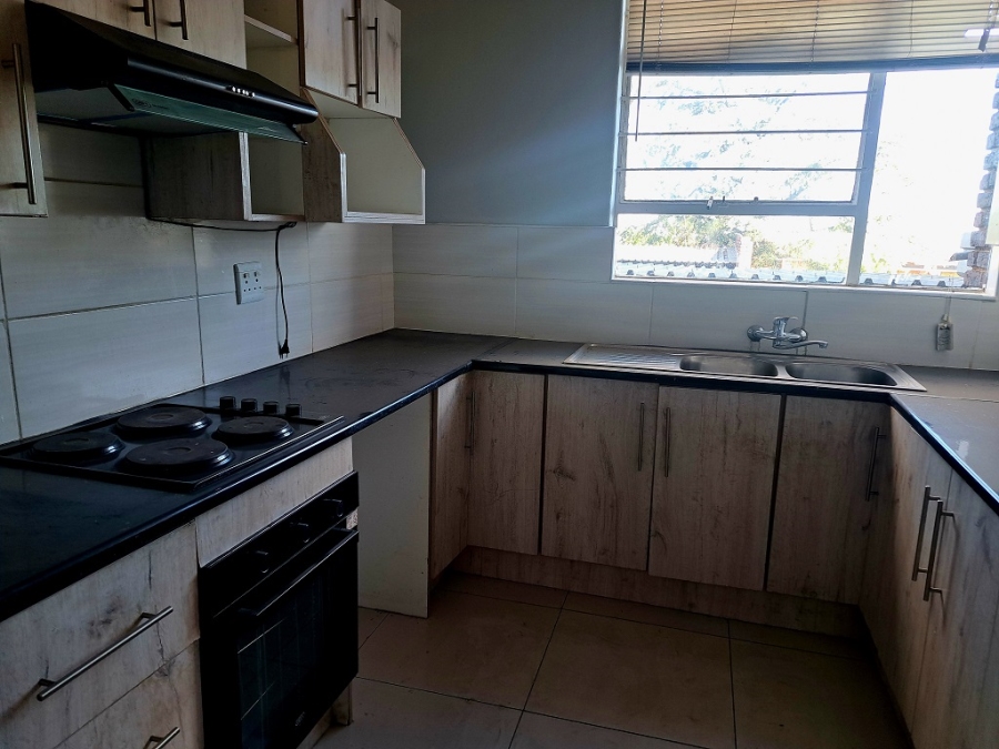 To Let 2 Bedroom Property for Rent in South Crest Gauteng