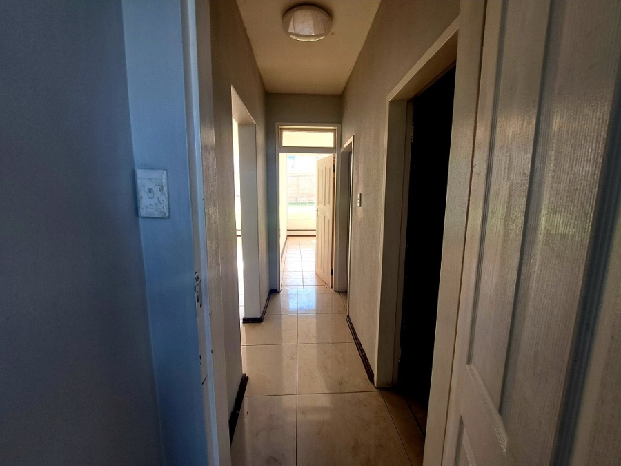 To Let 2 Bedroom Property for Rent in South Crest Gauteng