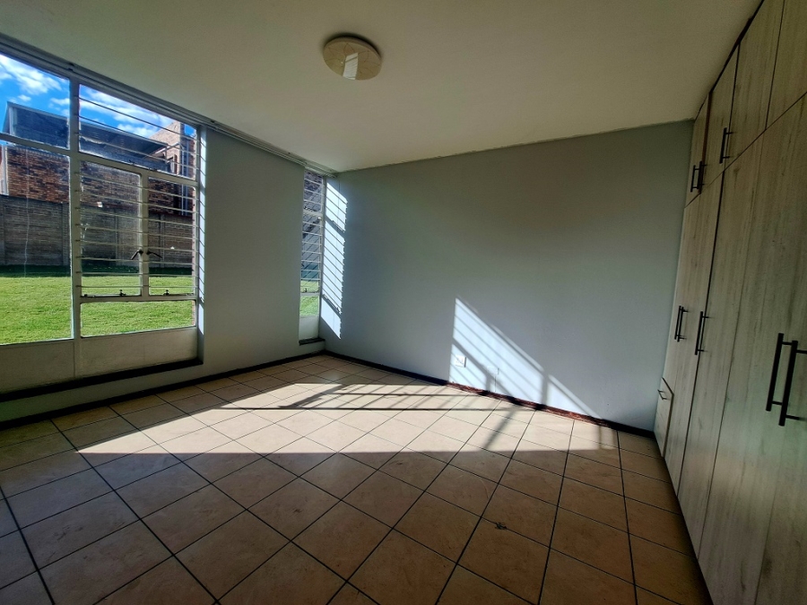 To Let 2 Bedroom Property for Rent in South Crest Gauteng