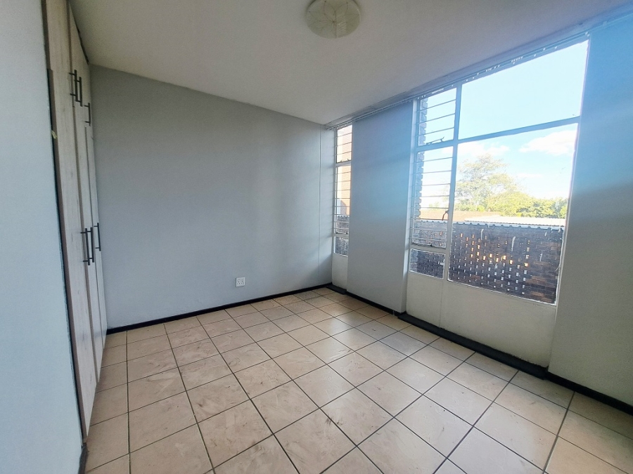 To Let 2 Bedroom Property for Rent in South Crest Gauteng