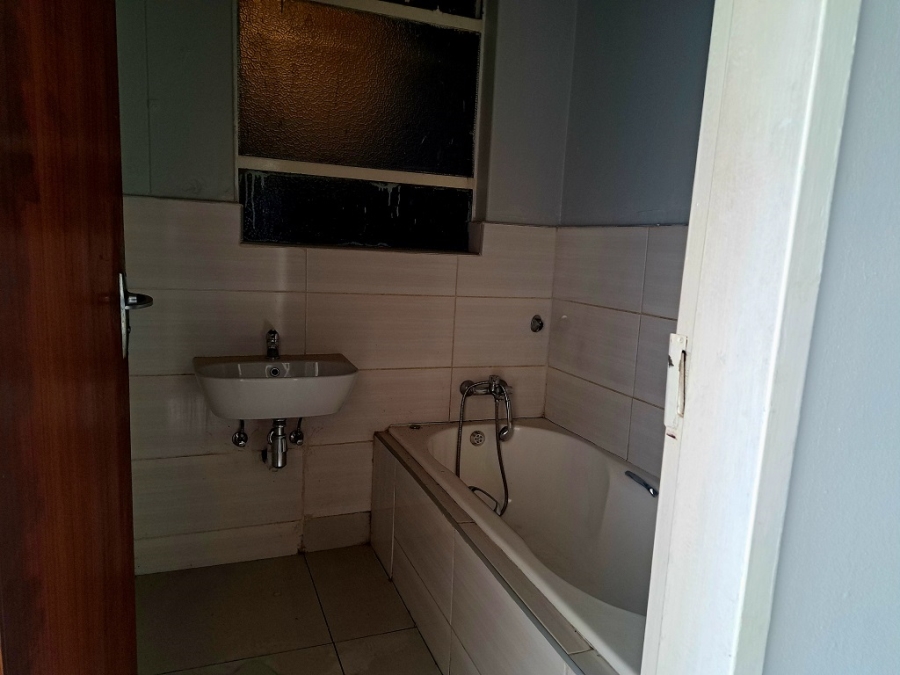 To Let 2 Bedroom Property for Rent in South Crest Gauteng