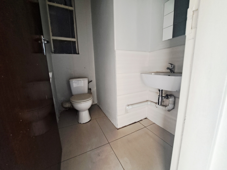 To Let 2 Bedroom Property for Rent in South Crest Gauteng