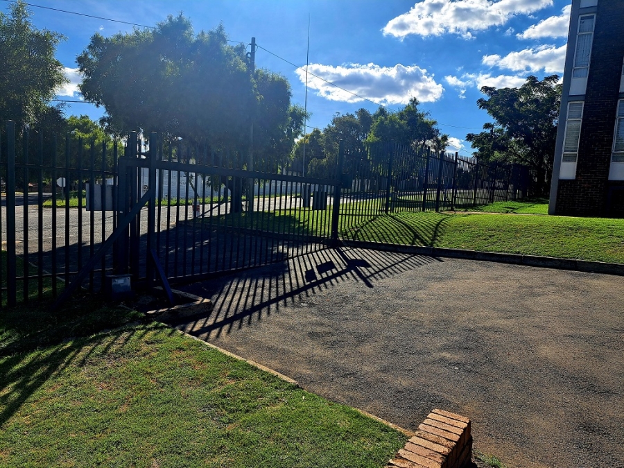 To Let 2 Bedroom Property for Rent in South Crest Gauteng