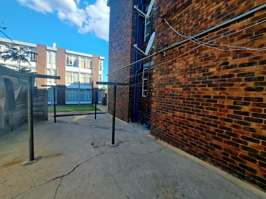 To Let 2 Bedroom Property for Rent in South Crest Gauteng