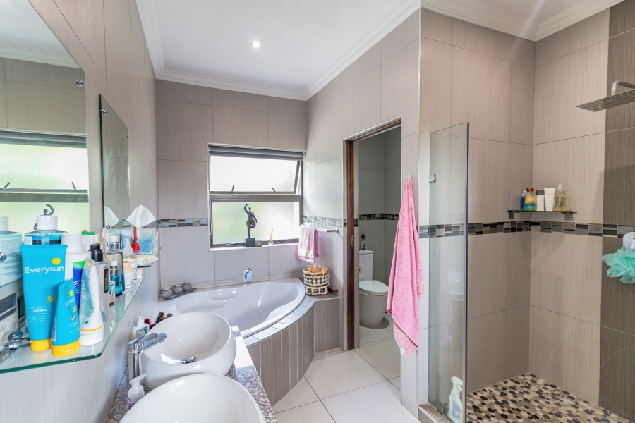 4 Bedroom Property for Sale in Midstream Ridge Gauteng