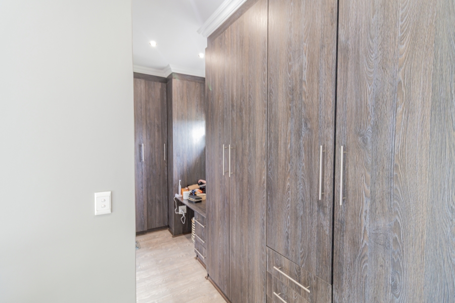 4 Bedroom Property for Sale in Midstream Ridge Gauteng