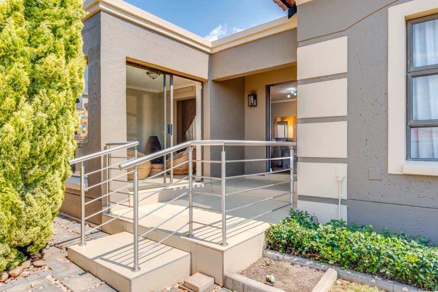 To Let 3 Bedroom Property for Rent in North Riding Gauteng