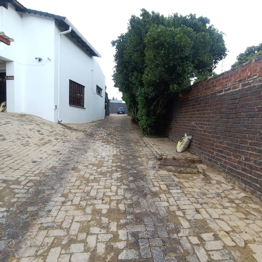 To Let 1 Bedroom Property for Rent in Robindale Gauteng