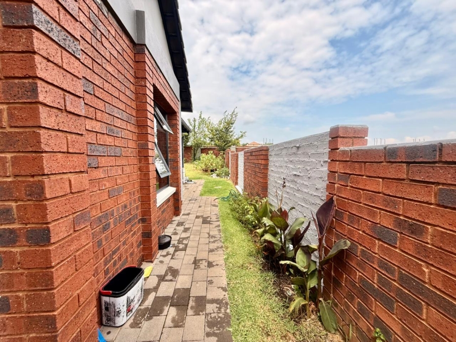 3 Bedroom Property for Sale in Amberfield Gauteng
