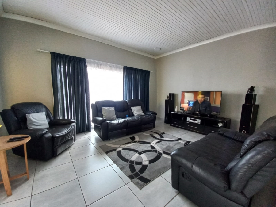 To Let 4 Bedroom Property for Rent in Sunair Park Gauteng