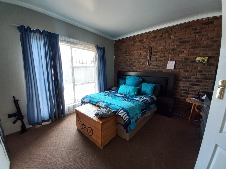 To Let 4 Bedroom Property for Rent in Sunair Park Gauteng