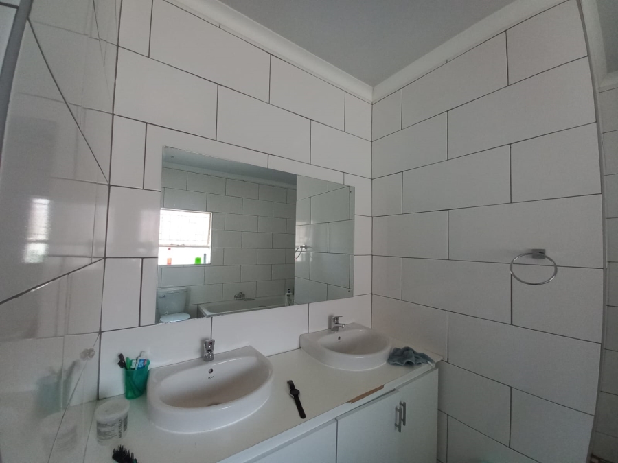 To Let 4 Bedroom Property for Rent in Sunair Park Gauteng