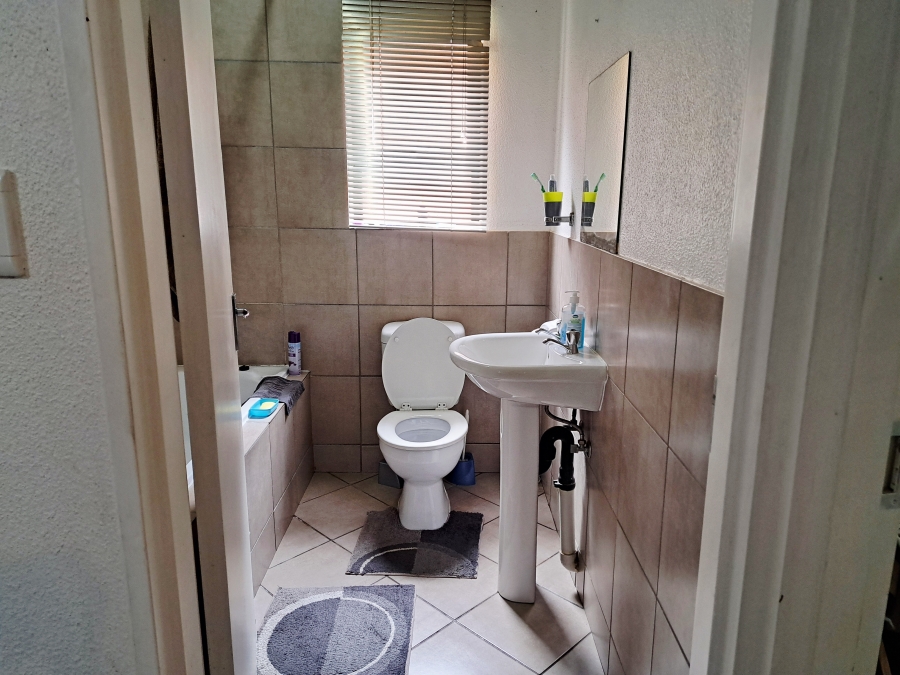 To Let 2 Bedroom Property for Rent in Albertsdal Gauteng