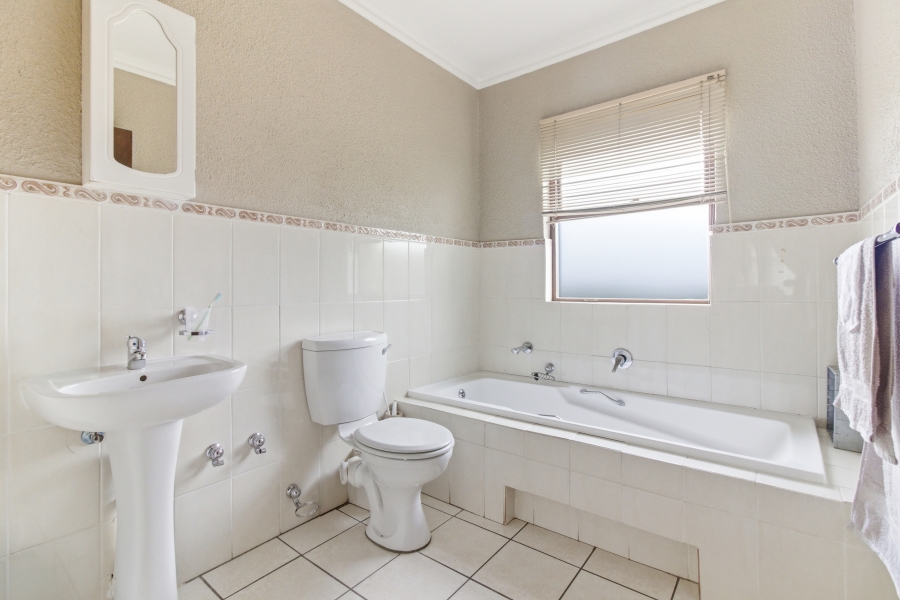 4 Bedroom Property for Sale in Douglasdale Gauteng