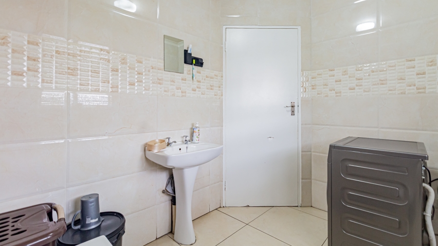 1 Bedroom Property for Sale in Booysens Gauteng