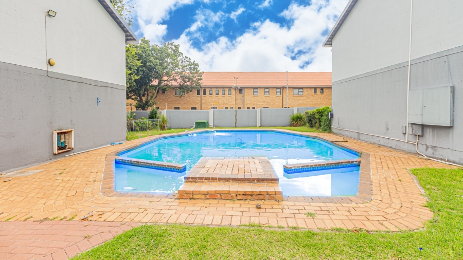 1 Bedroom Property for Sale in Booysens Gauteng
