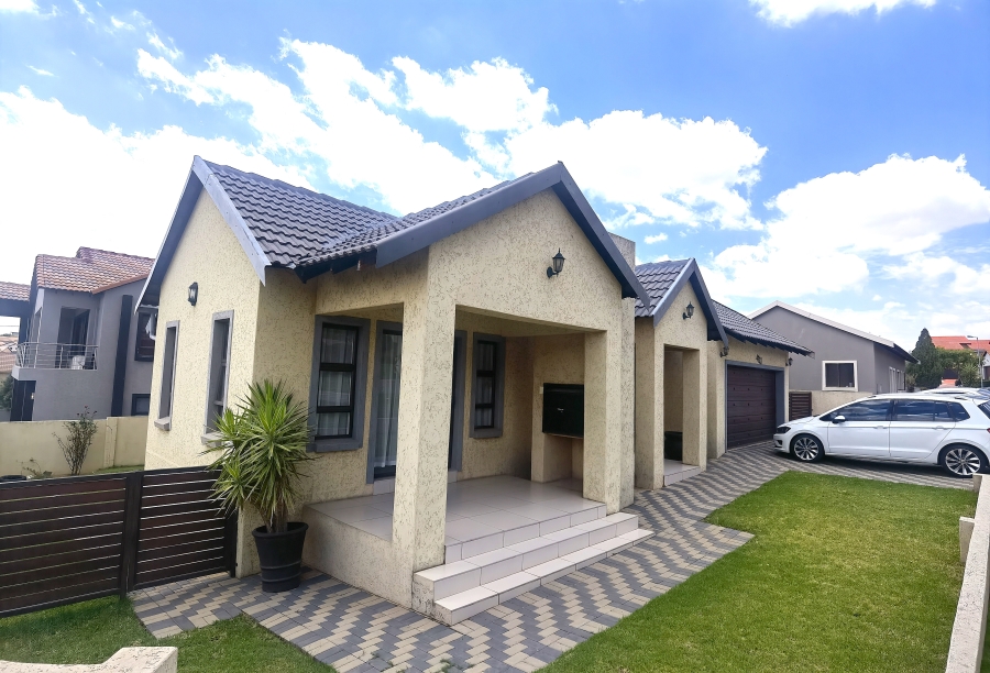 3 Bedroom Property for Sale in Summerfields Estate Gauteng
