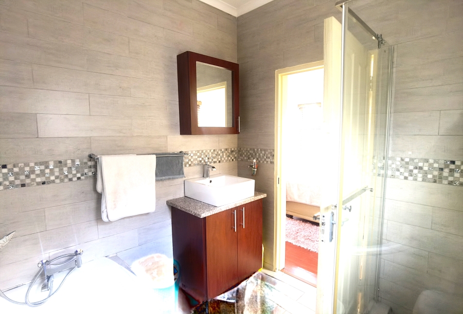 3 Bedroom Property for Sale in Summerfields Estate Gauteng