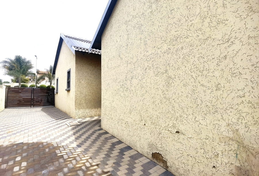 3 Bedroom Property for Sale in Summerfields Estate Gauteng