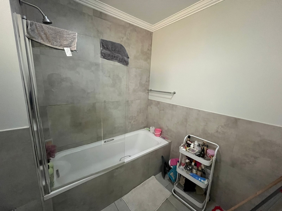 2 Bedroom Property for Sale in Parkhaven Gauteng