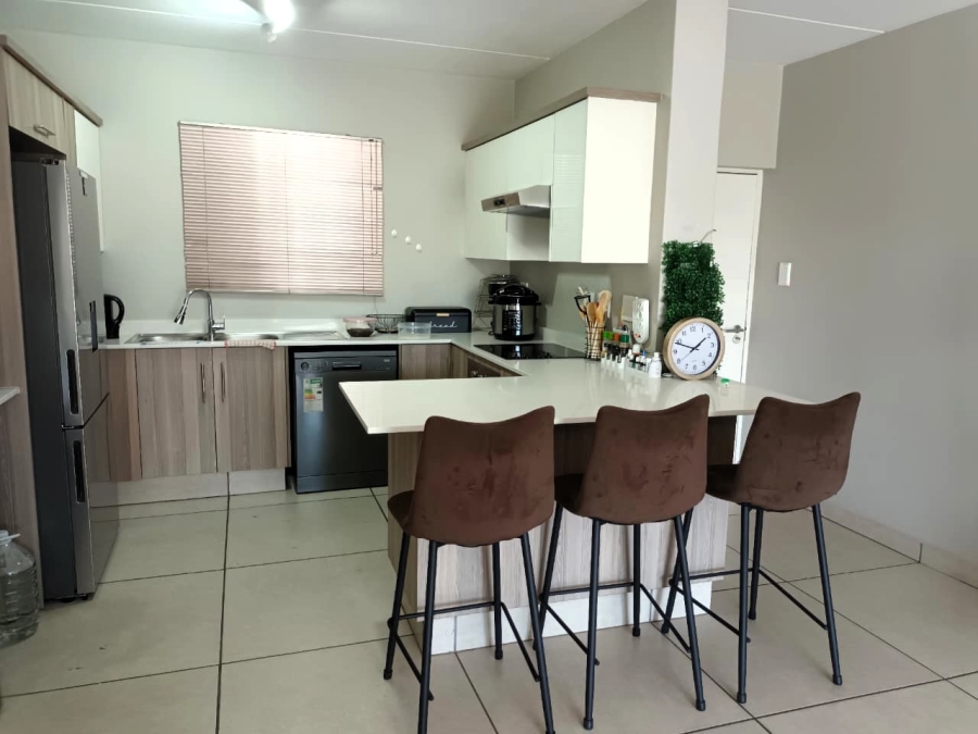 3 Bedroom Property for Sale in Die Hoewes Gauteng