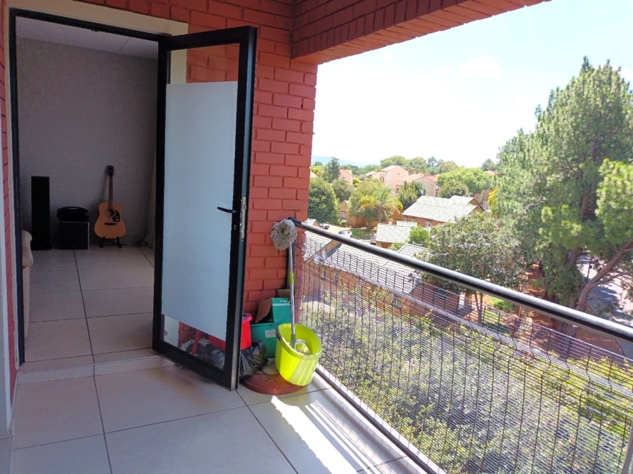 3 Bedroom Property for Sale in Die Hoewes Gauteng
