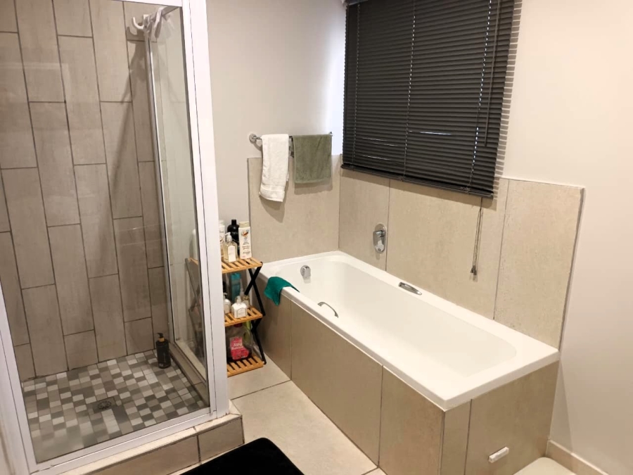 3 Bedroom Property for Sale in Die Hoewes Gauteng