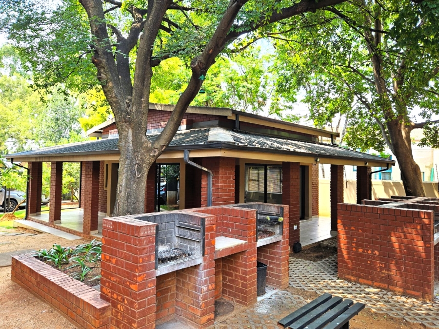 3 Bedroom Property for Sale in Die Hoewes Gauteng