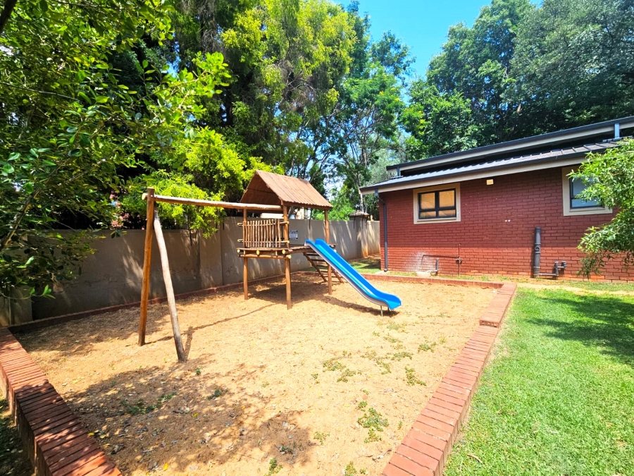 3 Bedroom Property for Sale in Die Hoewes Gauteng