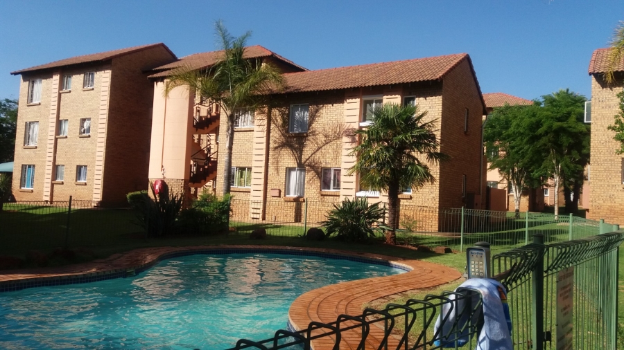 2 Bedroom Property for Sale in Die Hoewes Gauteng
