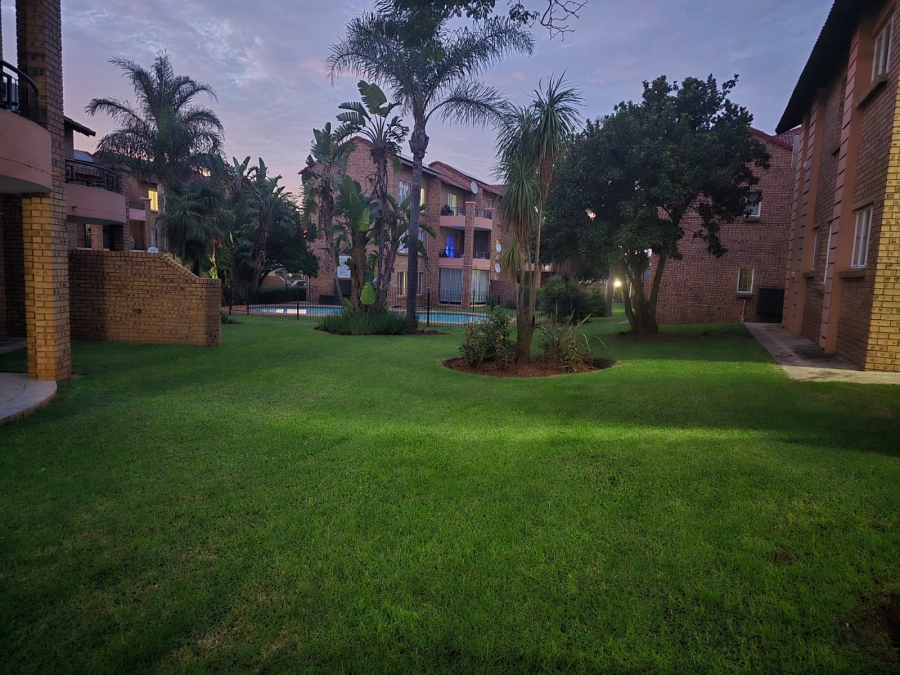 2 Bedroom Property for Sale in Die Hoewes Gauteng