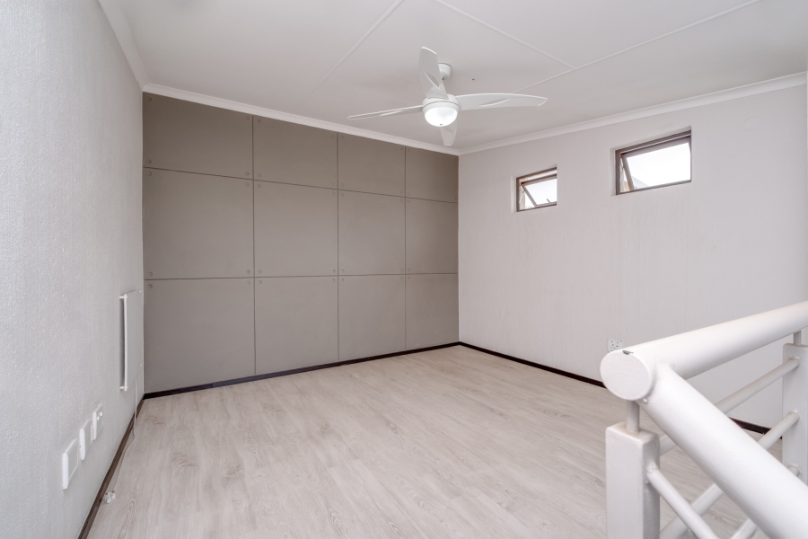 1 Bedroom Property for Sale in Broadacres Gauteng