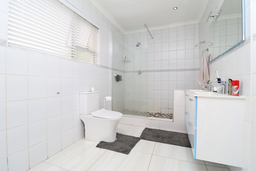 6 Bedroom Property for Sale in Parkview Gauteng