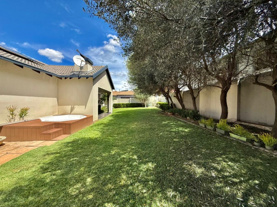 3 Bedroom Property for Sale in Amberfield Gauteng