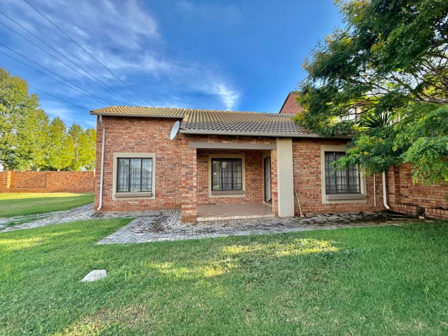 3 Bedroom Property for Sale in Eco Park Gauteng
