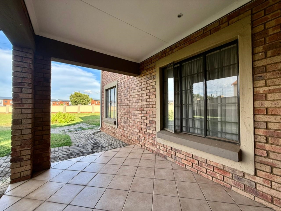 3 Bedroom Property for Sale in Eco Park Gauteng