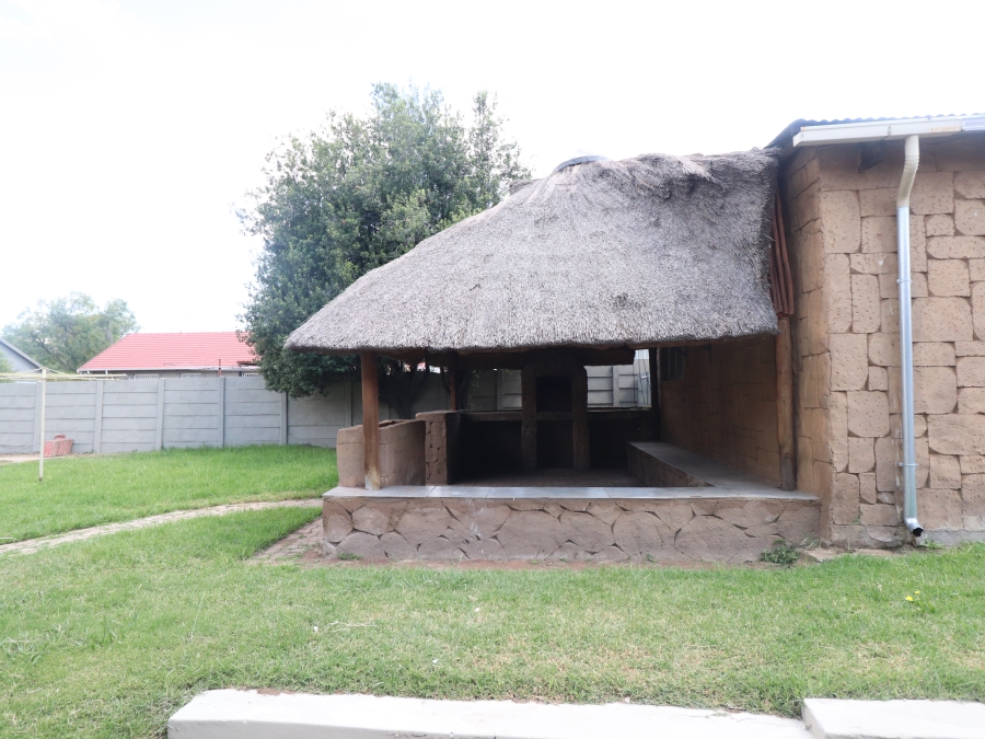 To Let 3 Bedroom Property for Rent in Bonaero Park Gauteng