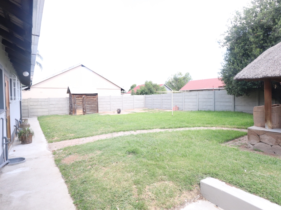 To Let 3 Bedroom Property for Rent in Bonaero Park Gauteng