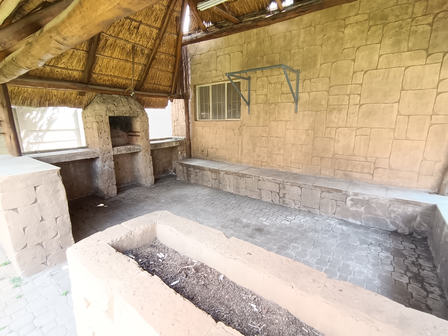 To Let 3 Bedroom Property for Rent in Bonaero Park Gauteng