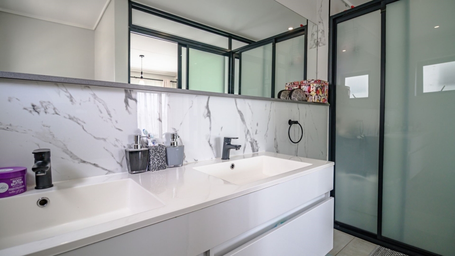 3 Bedroom Property for Sale in The Polofields Gauteng