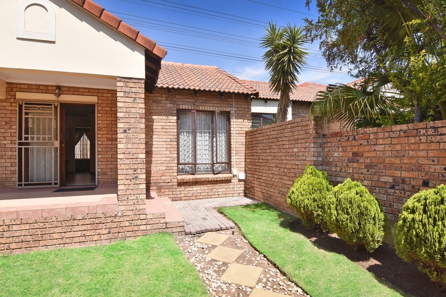 2 Bedroom Property for Sale in Crescent Wood Country Estate Gauteng