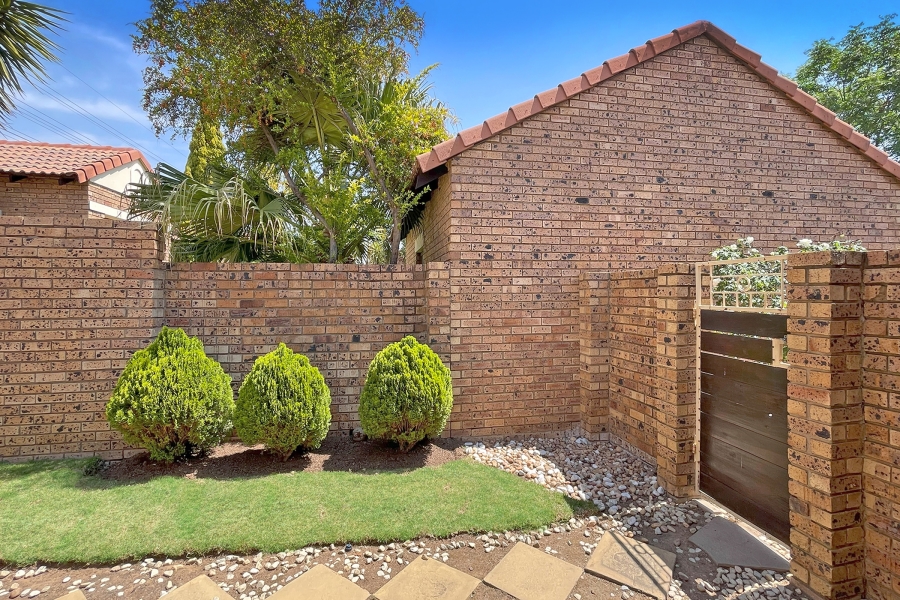 2 Bedroom Property for Sale in Crescent Wood Country Estate Gauteng
