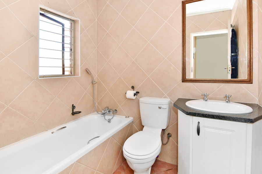 2 Bedroom Property for Sale in Crescent Wood Country Estate Gauteng