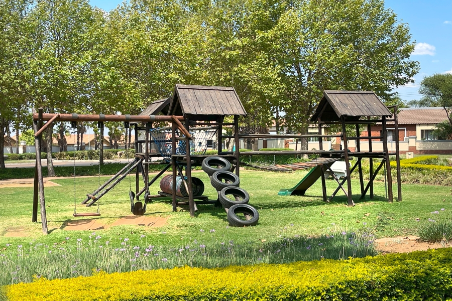 2 Bedroom Property for Sale in Crescent Wood Country Estate Gauteng