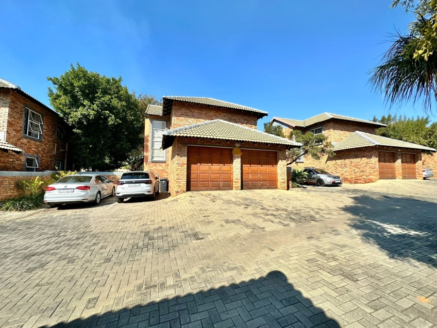 3 Bedroom Property for Sale in Heuwelsig Estate Gauteng