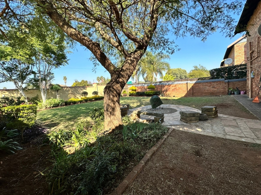 3 Bedroom Property for Sale in Heuwelsig Estate Gauteng