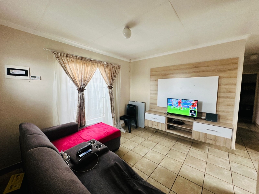 To Let 3 Bedroom Property for Rent in Sky City Gauteng
