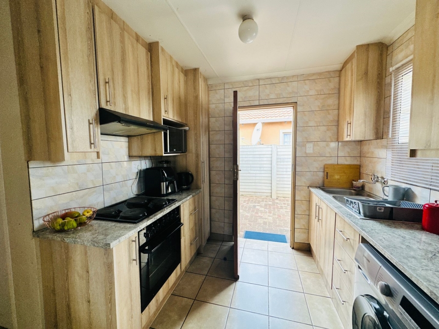 To Let 3 Bedroom Property for Rent in Sky City Gauteng