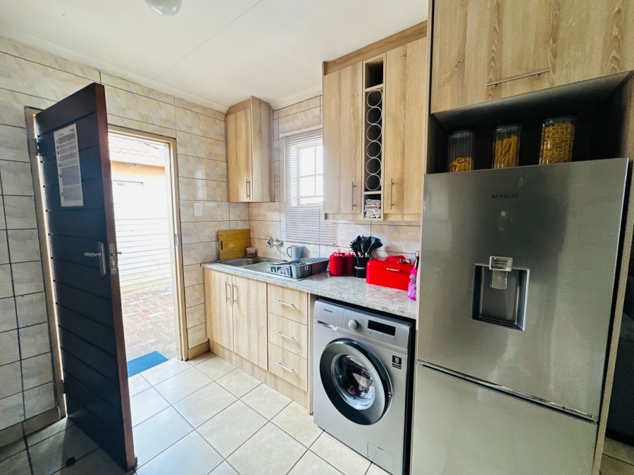 To Let 3 Bedroom Property for Rent in Sky City Gauteng