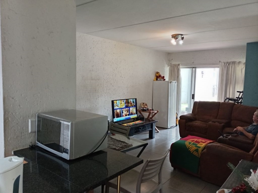 3 Bedroom Property for Sale in Mulbarton Gauteng